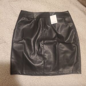 Faux leather mini skirt - L